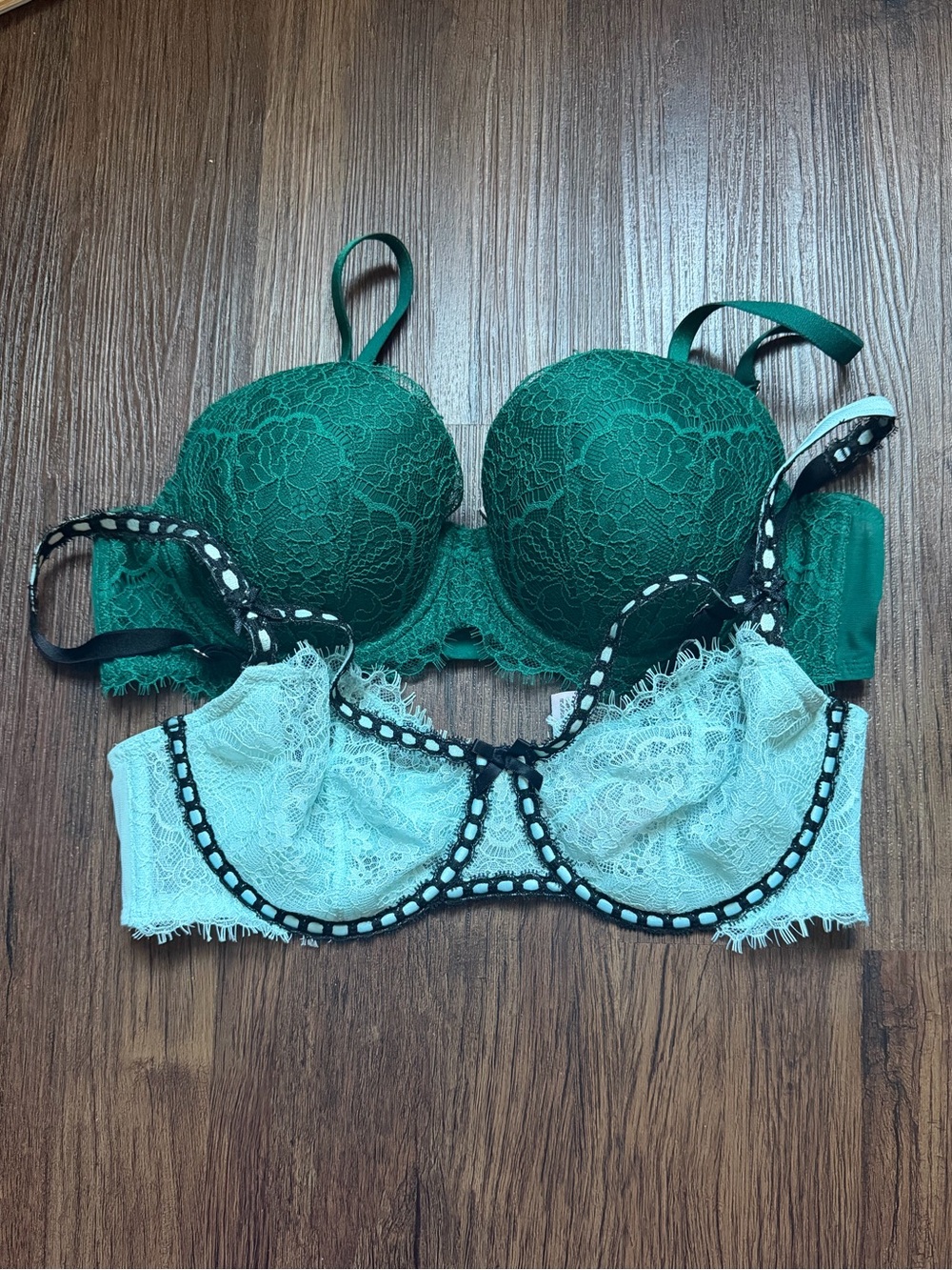 Victoria's Secret Bra Duo in Emerald Green and Mint